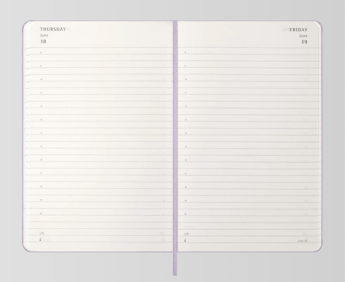 Denný diár Moleskine 2026 otvorený na stole