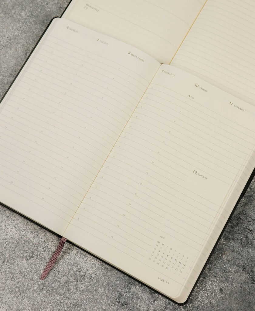 vertikálny plánovač rozdelený podľa blokov dňa