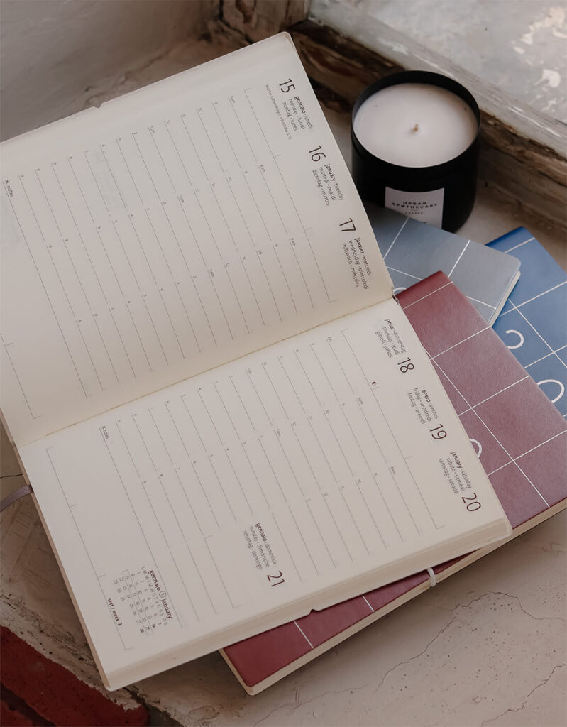 vertikálny plánovač rozdelený podľa blokov dňa