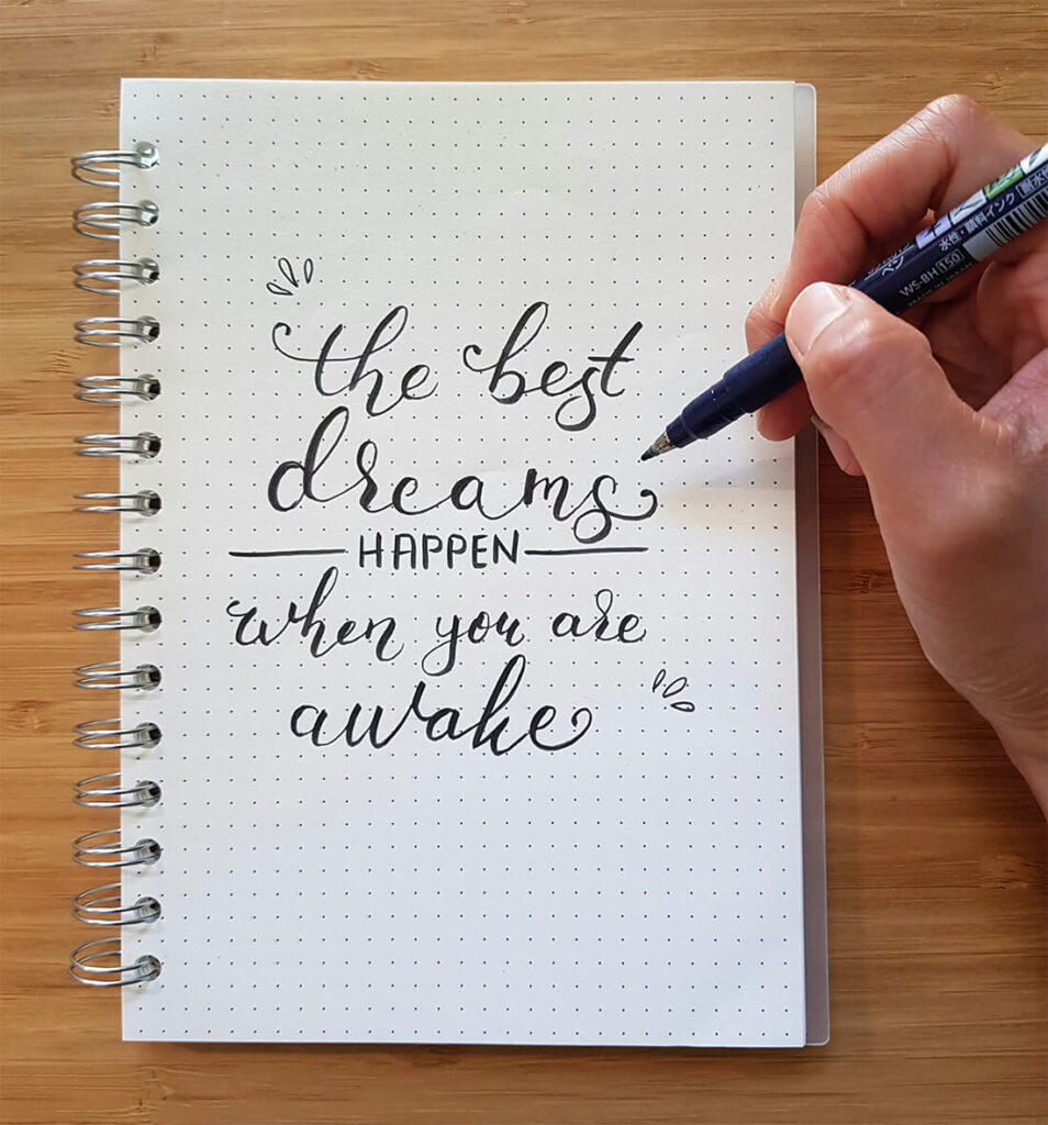 krásne písmená napísané brush penom