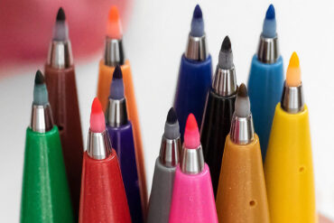 detail hrotu štetcového popisovača