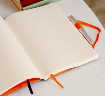 bodkované stránky zápisníka Rhodia detail papiera