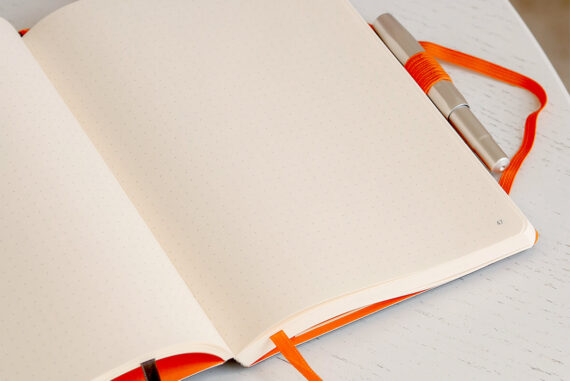 bodkované stránky zápisníka Rhodia detail papiera