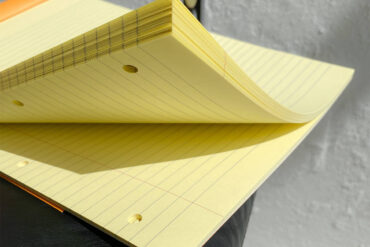 Papier v zápisníku Rhodia